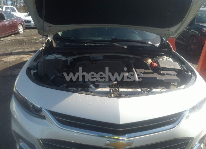 Photo 9 of 2017 Chevrolet Malibu 1LT (VIN 1G1ZE5ST5HF105888)