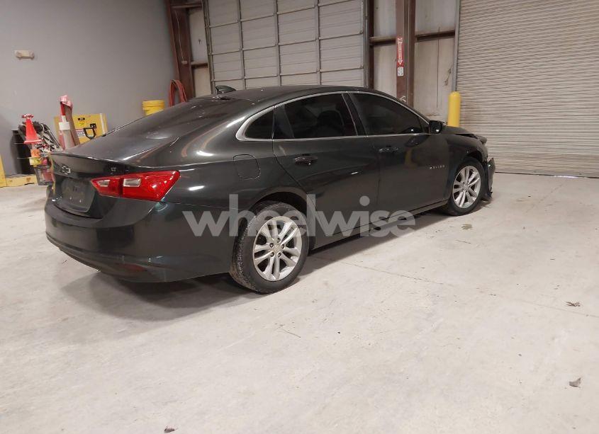 Photo 4 of 2017 Chevrolet Malibu 1LT (VIN 1G1ZE5ST5HF107205)