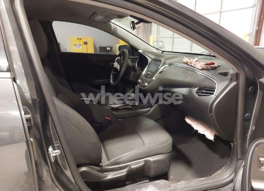 Photo 5 of 2017 Chevrolet Malibu 1LT (VIN 1G1ZE5ST5HF107205)