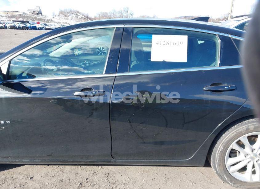 Photo 14 of 2017 Chevrolet Malibu 1LT (VIN 1G1ZE5ST5HF128443)