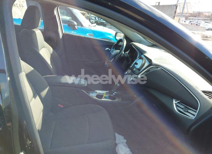 Photo 5 of 2017 Chevrolet Malibu 1LT (VIN 1G1ZE5ST5HF128443)