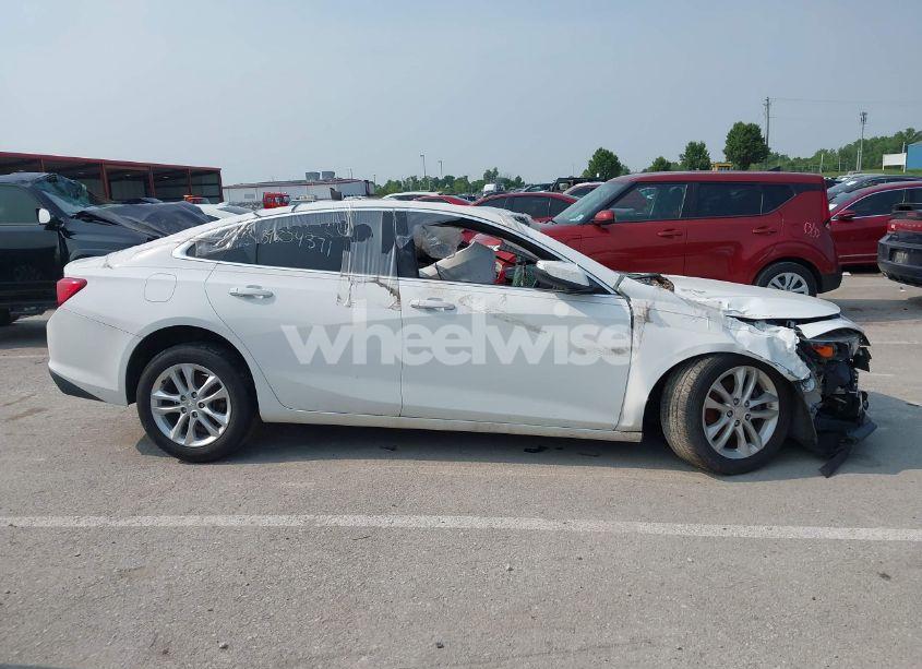 Photo 13 of 2017 Chevrolet Malibu 1LT (VIN 1G1ZE5ST5HF132413)