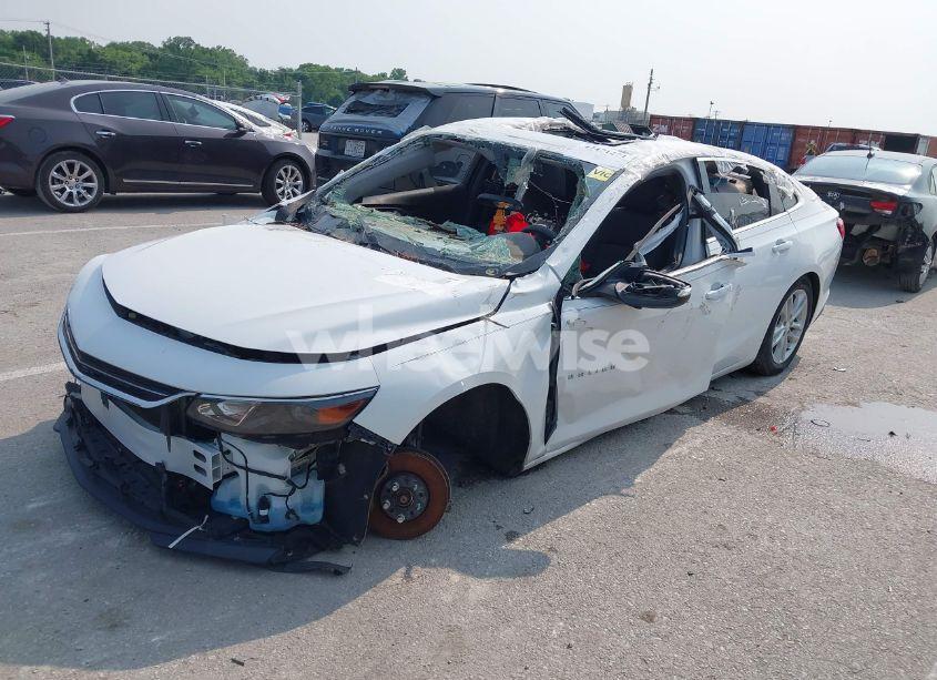 Photo 2 of 2017 Chevrolet Malibu 1LT (VIN 1G1ZE5ST5HF132413)