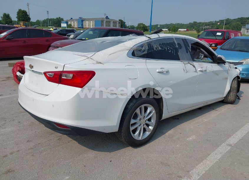 Photo 4 of 2017 Chevrolet Malibu 1LT (VIN 1G1ZE5ST5HF132413)