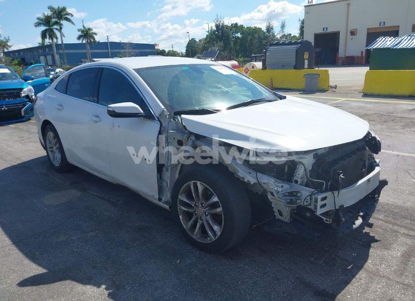 2017 Chevrolet Malibu 1LT (VIN 1G1ZE5ST5HF133707) main photo