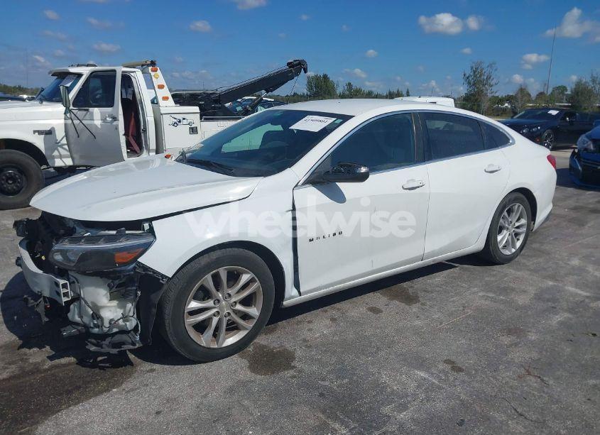 Photo 2 of 2017 Chevrolet Malibu 1LT (VIN 1G1ZE5ST5HF133707)
