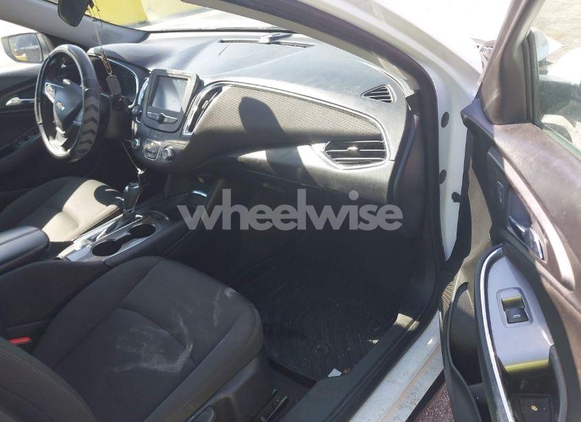 Photo 5 of 2017 Chevrolet Malibu 1LT (VIN 1G1ZE5ST5HF133707)