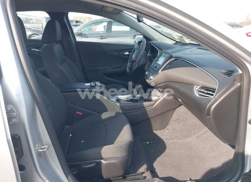 Photo 5 of 2017 Chevrolet Malibu 1LT (VIN 1G1ZE5ST5HF136445)