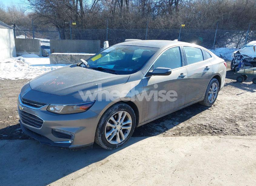 Photo 2 of 2017 Chevrolet Malibu 1LT (VIN 1G1ZE5ST5HF152810)