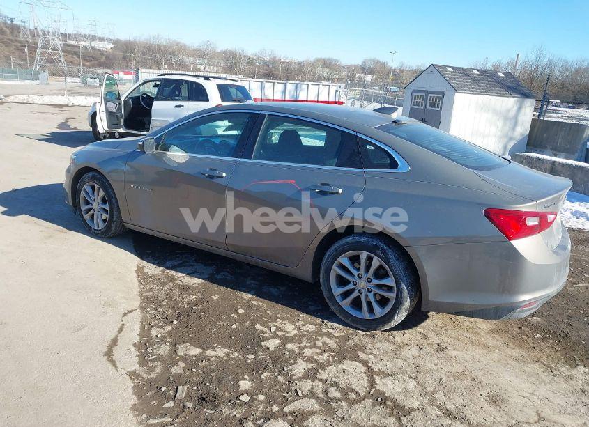 Photo 3 of 2017 Chevrolet Malibu 1LT (VIN 1G1ZE5ST5HF152810)