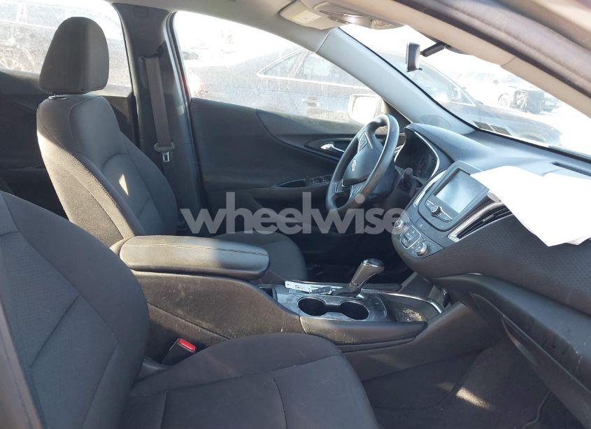 Photo 5 of 2017 Chevrolet Malibu 1LT (VIN 1G1ZE5ST5HF152810)