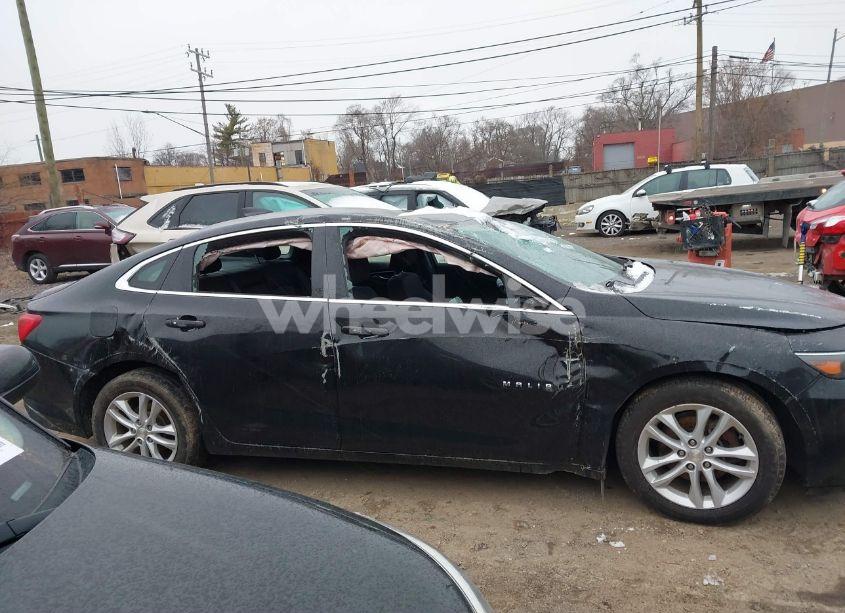 Photo 13 of 2017 Chevrolet Malibu 1LT (VIN 1G1ZE5ST5HF160891)