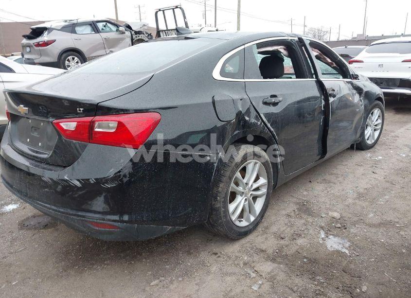 Photo 4 of 2017 Chevrolet Malibu 1LT (VIN 1G1ZE5ST5HF160891)
