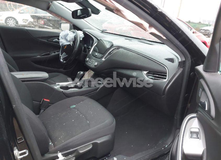 Photo 5 of 2017 Chevrolet Malibu 1LT (VIN 1G1ZE5ST5HF160891)