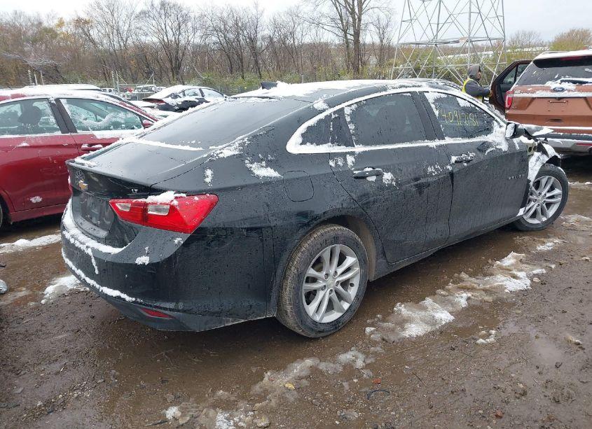 Photo 4 of 2017 Chevrolet Malibu 1LT (VIN 1G1ZE5ST5HF161345)