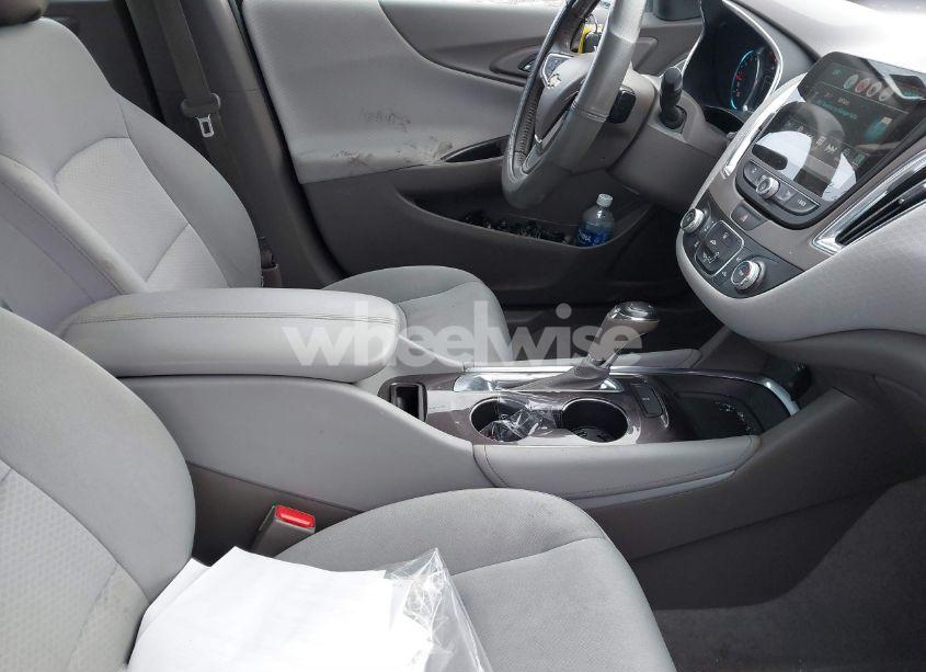 Photo 5 of 2017 Chevrolet Malibu 1LT (VIN 1G1ZE5ST5HF168425)