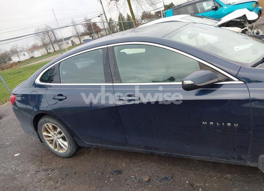 Photo 13 of 2017 Chevrolet Malibu 1LT (VIN 1G1ZE5ST5HF172068)