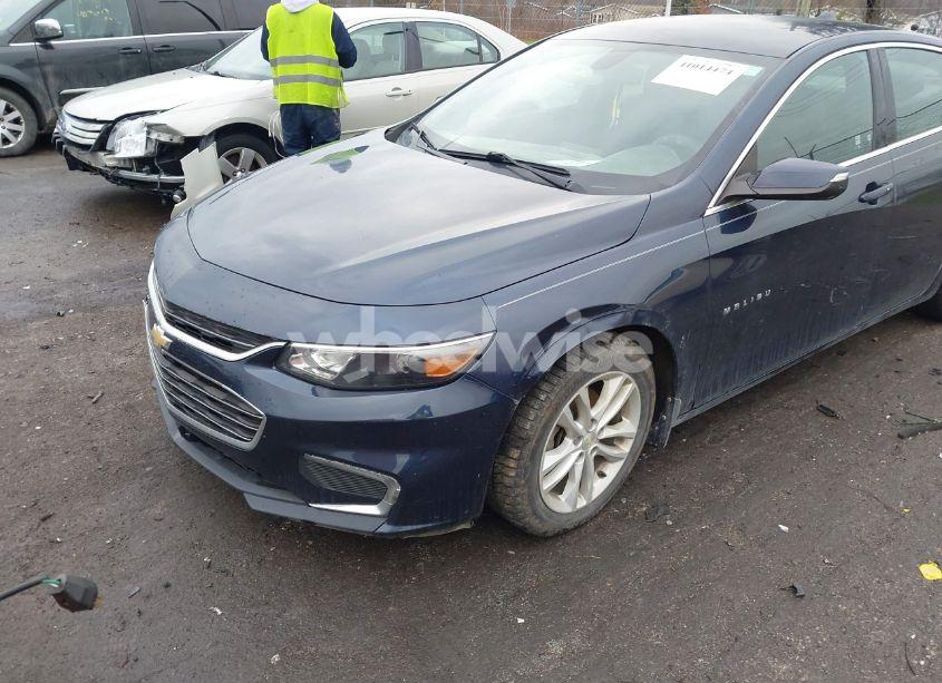 Photo 2 of 2017 Chevrolet Malibu 1LT (VIN 1G1ZE5ST5HF172068)
