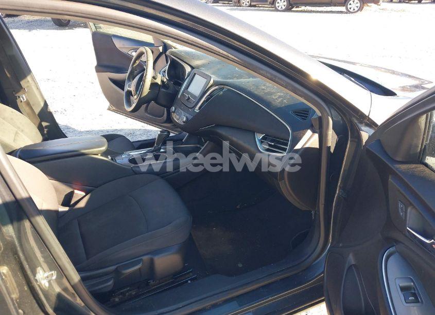 Photo 5 of 2017 Chevrolet Malibu 1LT (VIN 1G1ZE5ST5HF182566)