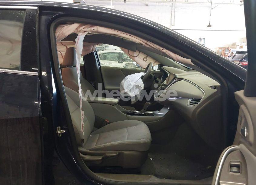 Photo 5 of 2017 Chevrolet Malibu 1LT (VIN 1G1ZE5ST5HF188691)