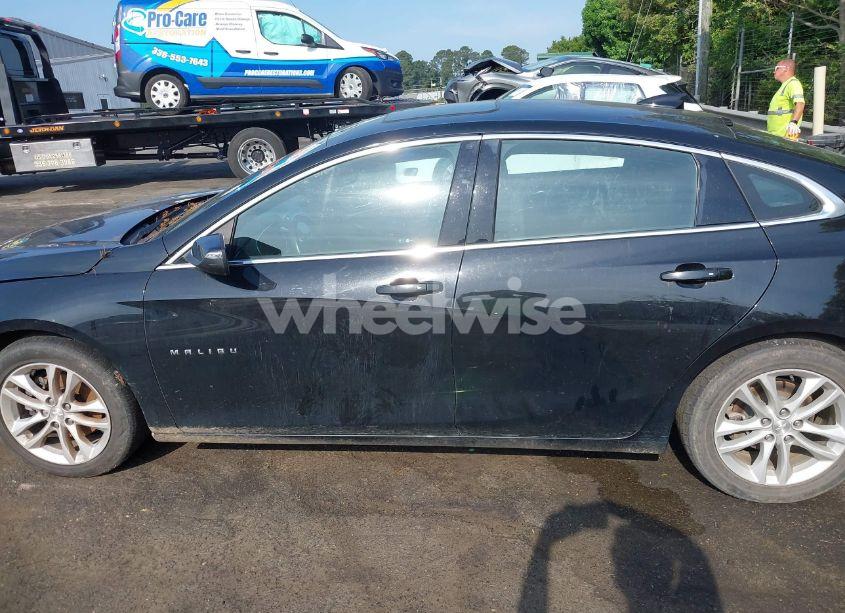 Photo 14 of 2017 Chevrolet Malibu 1LT (VIN 1G1ZE5ST5HF196578)