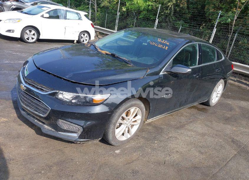 Photo 2 of 2017 Chevrolet Malibu 1LT (VIN 1G1ZE5ST5HF196578)