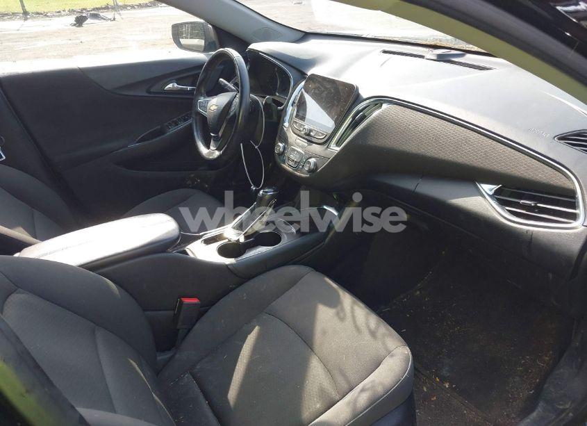 Photo 5 of 2017 Chevrolet Malibu 1LT (VIN 1G1ZE5ST5HF196578)