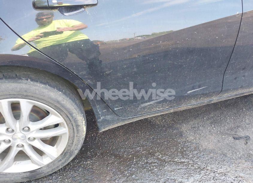 Photo 6 of 2017 Chevrolet Malibu 1LT (VIN 1G1ZE5ST5HF196578)