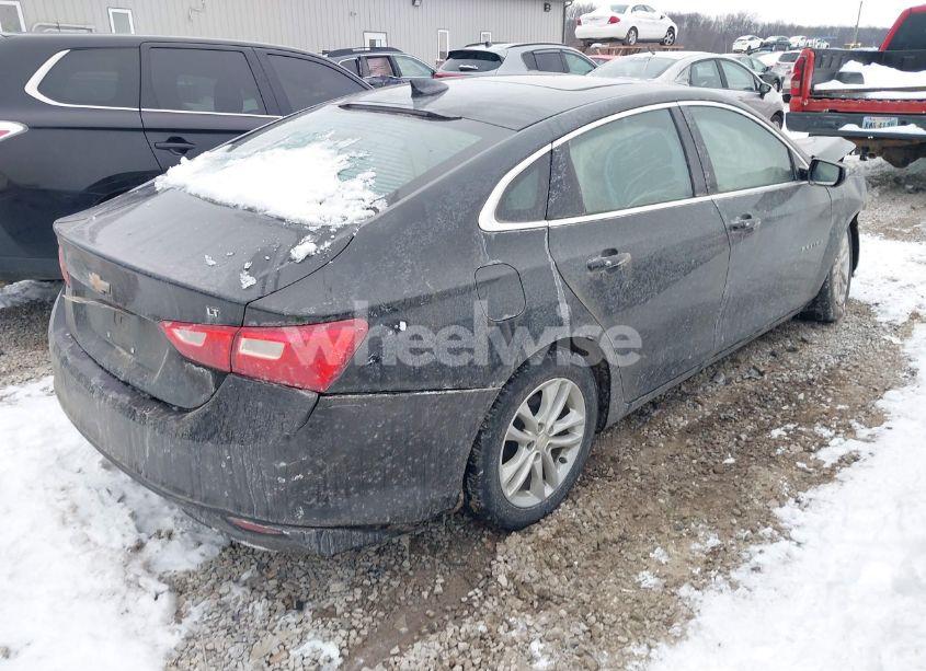 Photo 4 of 2017 Chevrolet Malibu 1LT (VIN 1G1ZE5ST5HF200824)