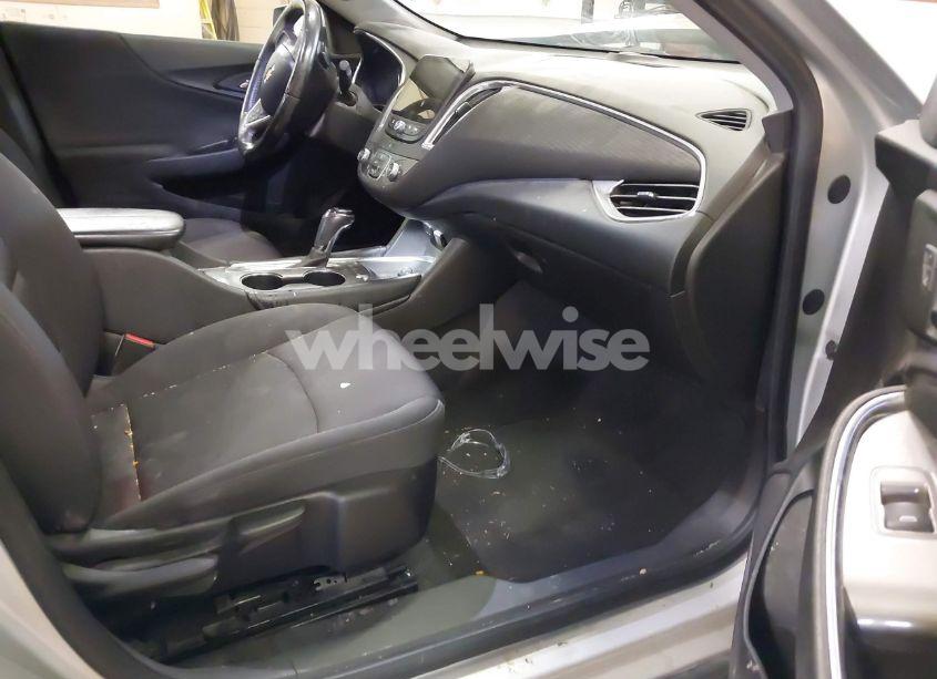 Photo 5 of 2017 Chevrolet Malibu 1LT (VIN 1G1ZE5ST5HF273630)