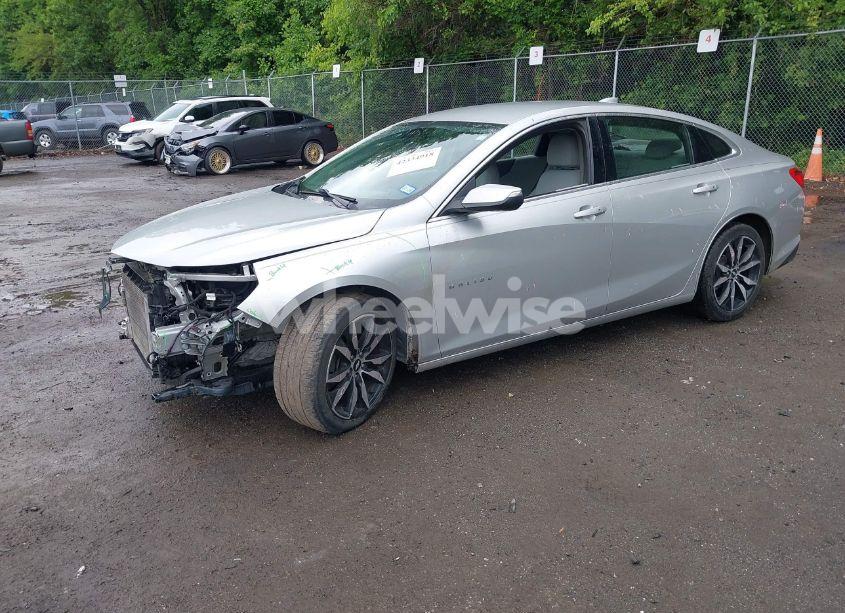 Photo 2 of 2017 Chevrolet Malibu 1LT (VIN 1G1ZE5ST5HF286619)