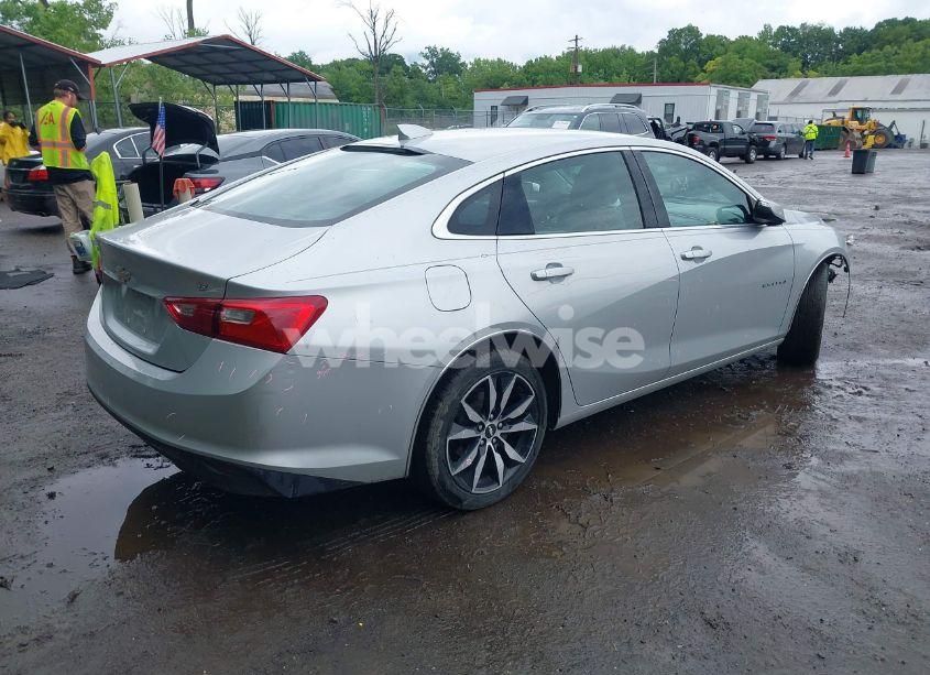 Photo 4 of 2017 Chevrolet Malibu 1LT (VIN 1G1ZE5ST5HF286619)