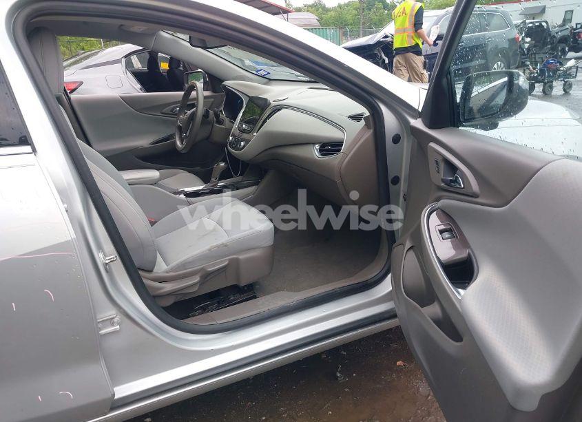 Photo 5 of 2017 Chevrolet Malibu 1LT (VIN 1G1ZE5ST5HF286619)