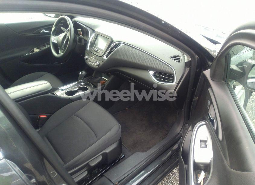 Photo 5 of 2016 Chevrolet Malibu 1LT (VIN 1G1ZE5ST6GF170120)