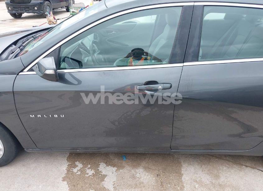 Photo 14 of 2016 Chevrolet Malibu 1LT (VIN 1G1ZE5ST6GF193865)