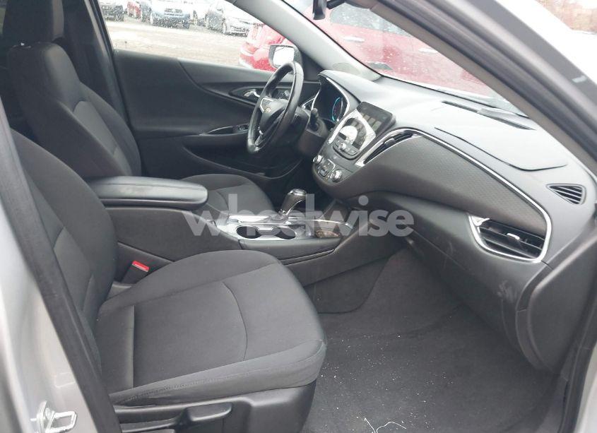 Photo 5 of 2016 Chevrolet Malibu 1LT (VIN 1G1ZE5ST6GF202841)