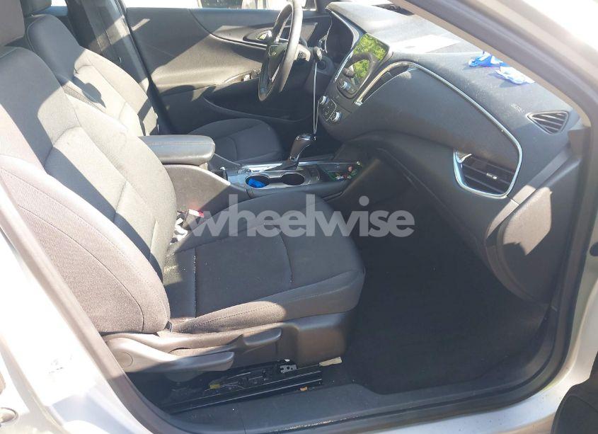 Photo 5 of 2016 Chevrolet Malibu 1LT (VIN 1G1ZE5ST6GF228128)