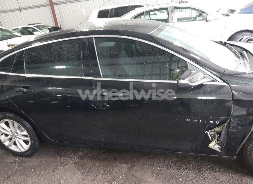 Photo 13 of 2016 Chevrolet Malibu LT (VIN 1G1ZE5ST6GF240621)