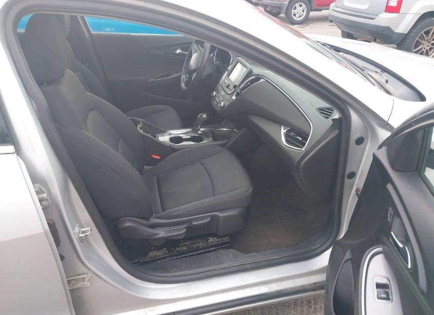 Photo 5 of 2016 Chevrolet Malibu 1LT (VIN 1G1ZE5ST6GF241543)