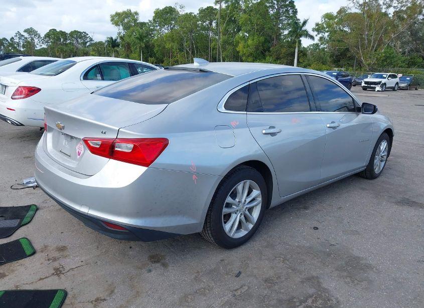Photo 4 of 2016 Chevrolet Malibu 1LT (VIN 1G1ZE5ST6GF260948)