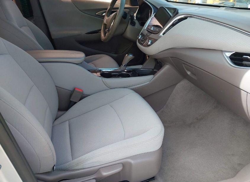 Photo 5 of 2016 Chevrolet Malibu 1LT (VIN 1G1ZE5ST6GF260948)