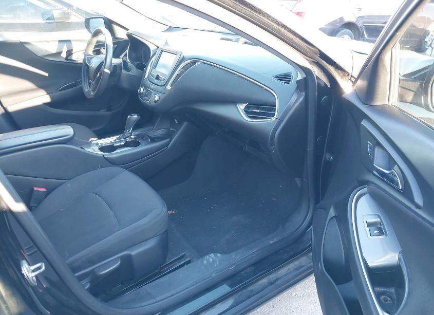 Photo 5 of 2016 Chevrolet Malibu 1LT (VIN 1G1ZE5ST6GF293366)