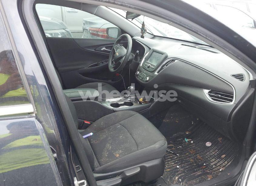 Photo 5 of 2016 Chevrolet Malibu 1LT (VIN 1G1ZE5ST6GF358040)