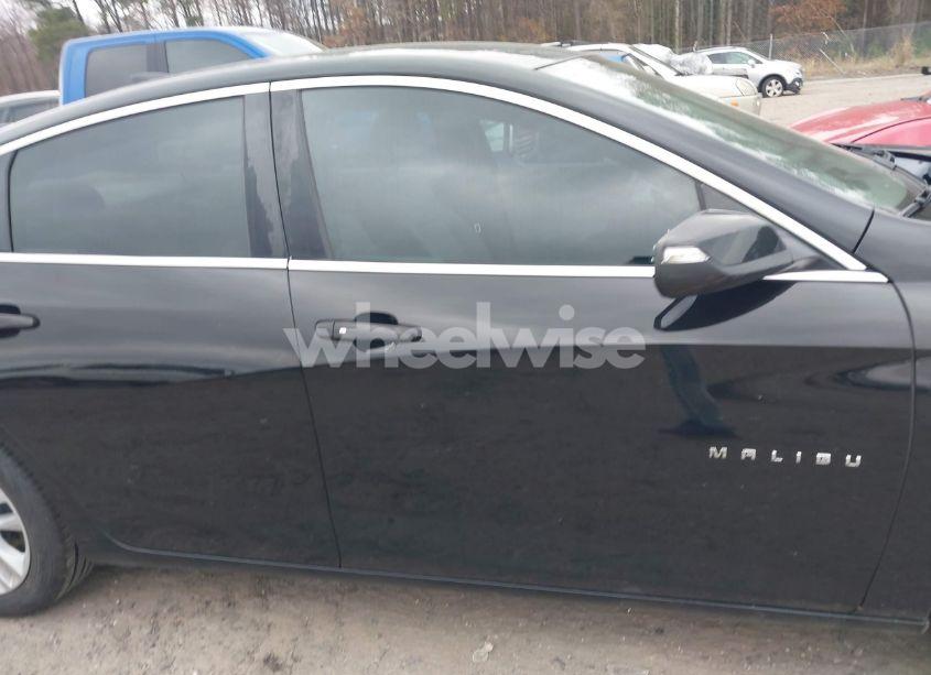 Photo 14 of 2017 Chevrolet Malibu 1LT (VIN 1G1ZE5ST6HF102028)