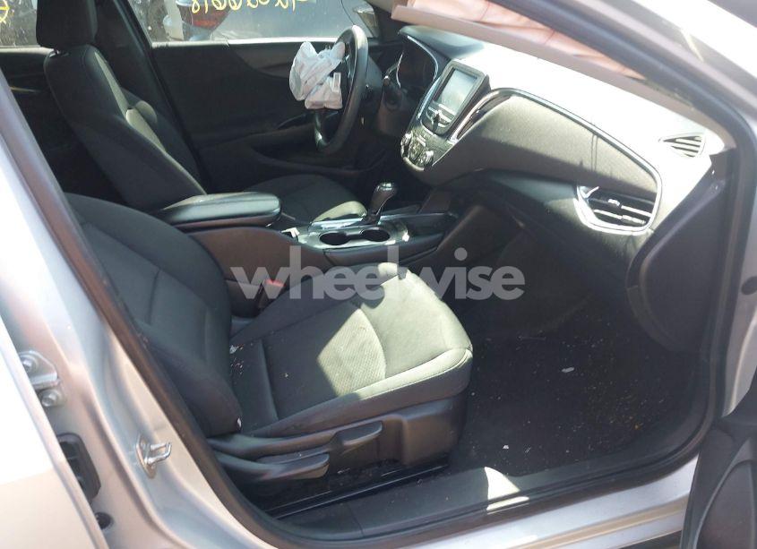 Photo 5 of 2017 Chevrolet Malibu 1LT (VIN 1G1ZE5ST6HF106516)