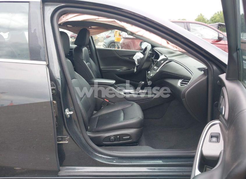 Photo 5 of 2017 Chevrolet Malibu 1LT (VIN 1G1ZE5ST6HF115930)