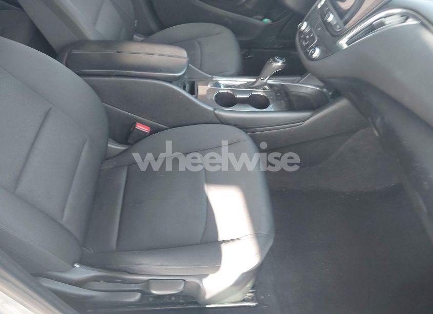 Photo 5 of 2017 Chevrolet Malibu 1LT (VIN 1G1ZE5ST6HF120884)