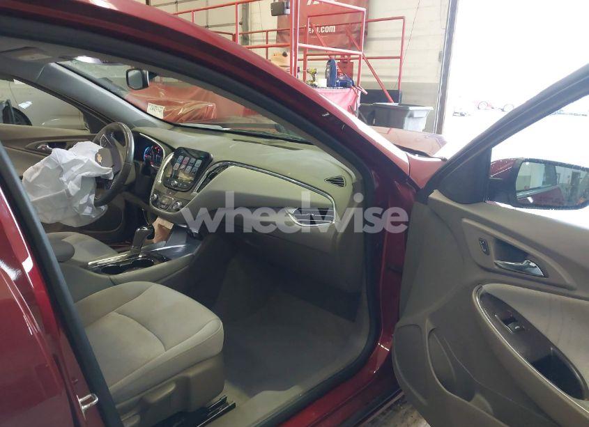 Photo 5 of 2017 Chevrolet Malibu 1LT (VIN 1G1ZE5ST6HF137944)