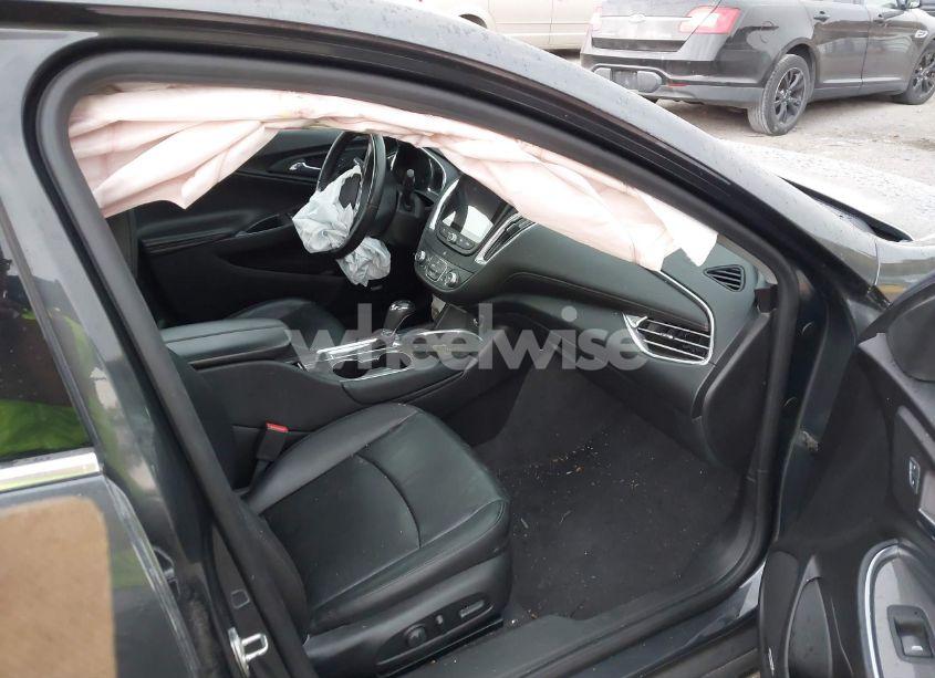 Photo 5 of 2017 Chevrolet Malibu 1LT (VIN 1G1ZE5ST6HF146451)