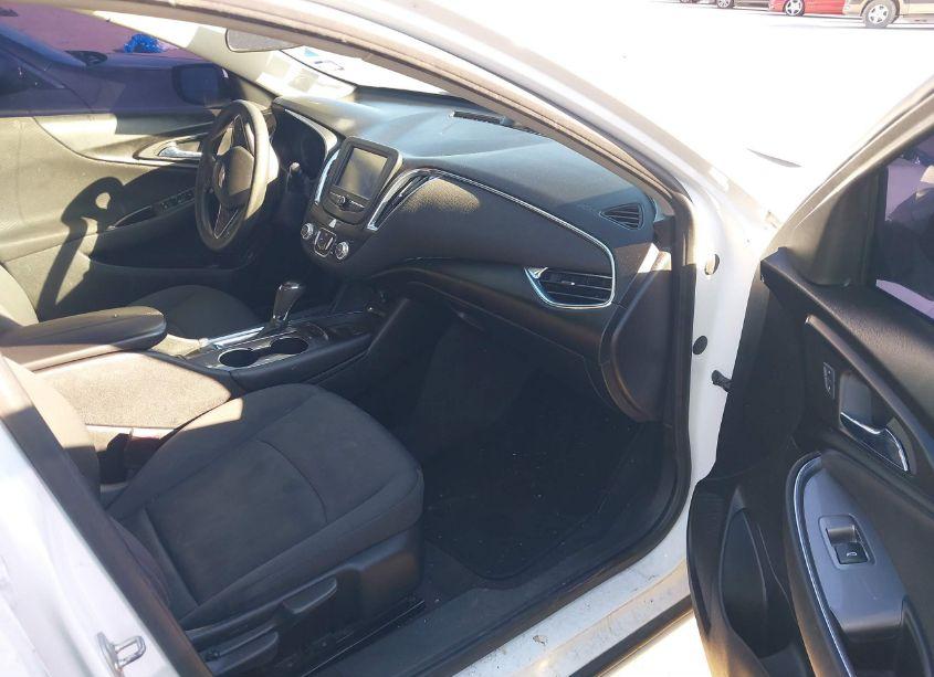 Photo 5 of 2017 Chevrolet Malibu 1LT (VIN 1G1ZE5ST6HF149494)